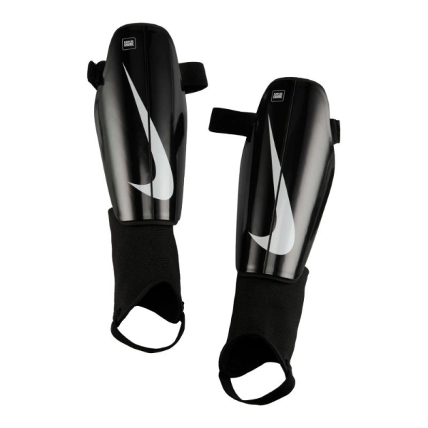 Nike Charge futbola aizsargs, melns Nike Charge futbola aizsargs, melns